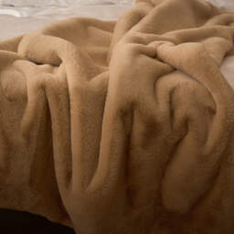 Faux Fur Throw - thumbnail 2