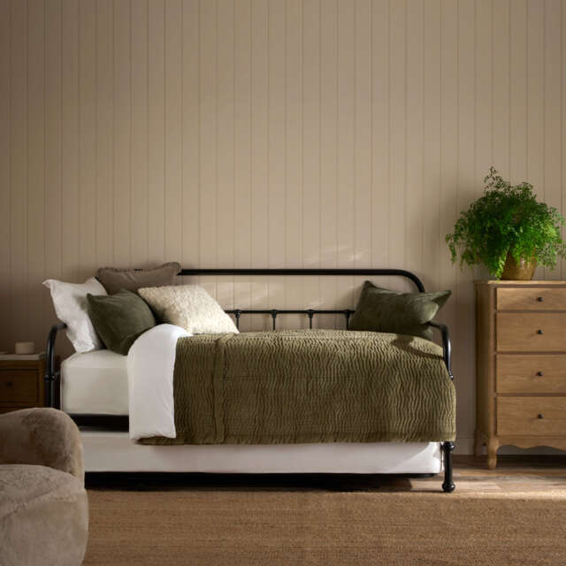 Oliver Day Bed - image 1