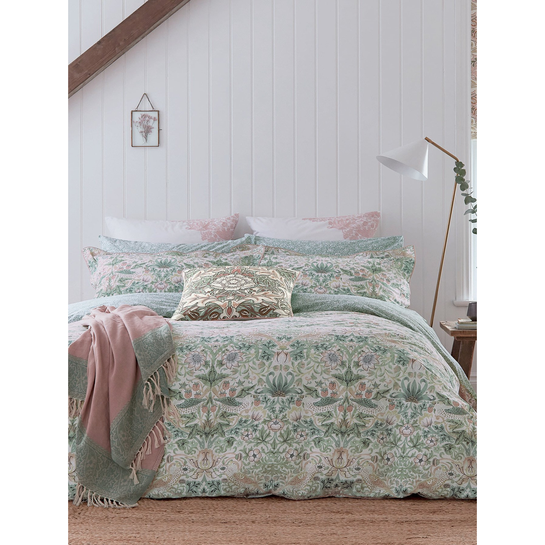 Morris & Co Strawberry Thief Duvet Cover - Size Single Pink - image 1