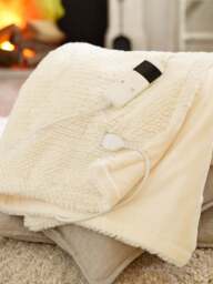 Deyongs Sandringham Faux Fur Heated Throw Comfort Collection in Cream - thumbnail 2