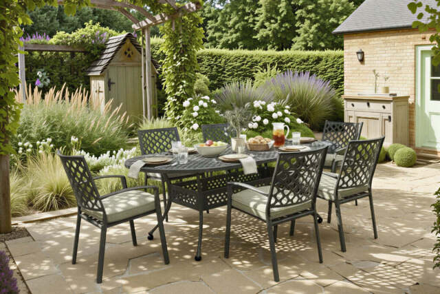 Hartman Avebury 6 Seat Oval Dining Set With Parasol & Base - image 1