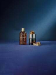 Molton Brown Mesmerising Oudh & Gold Accord Aroma Reeds, Size 150ml - thumbnail 2