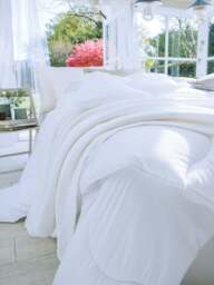The Fine Bedding Company Breathe Duvet 4.5 Tog in White, Size Single - thumbnail 3
