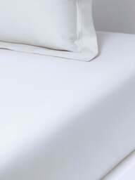 Yves Delorme Triomphe 300 Thread Count Fitted Sheet in Blanc, Cotton, Size Super King - thumbnail 4