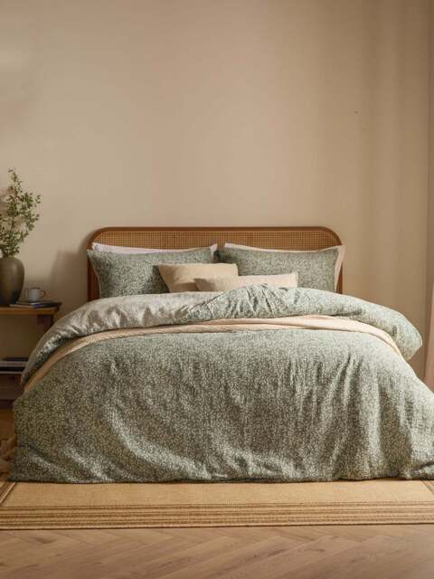 Yard Living Perrie Leaf Pattern Duvet Cover Collection in Forest, Size Single - image 1