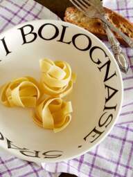Emma Bridgewater Black Toast Spaghetti Bolognese Medium Pasta Bowl in White - thumbnail 2