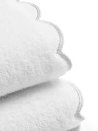Christy Scallop Edge Towel in Silver, Cotton, Size Bath - thumbnail 3