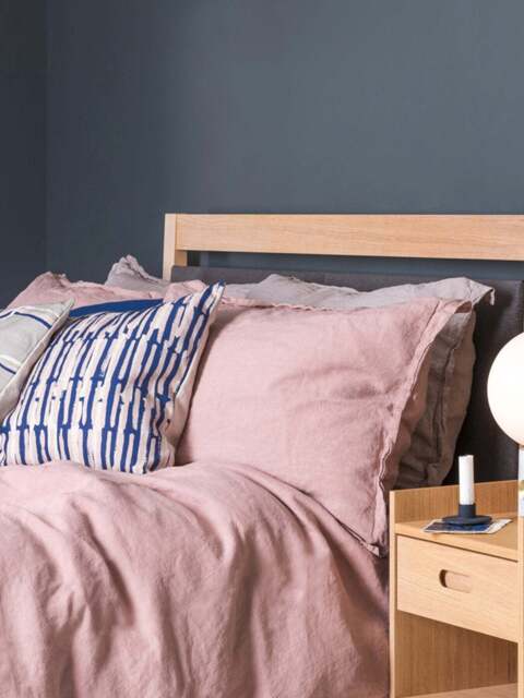 Heal's Washed Pillowcase in Pink, Linen, Size Oxford
