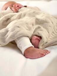 Mamas & Papas Knitted Duckling Print Cable Blanket in Cream, Cotton - thumbnail 4