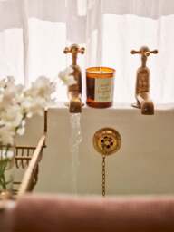 Plum & Ashby Neroli Bergamot Candle - thumbnail 2