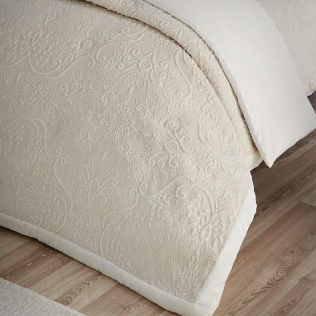 Catherine Lansfield Amelia Jacquard Bedspread - image 1