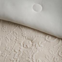 Catherine Lansfield Amelia Jacquard Bedspread - thumbnail 3