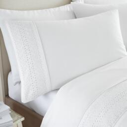 Catherine Lansfield Broderie Anglaise Duvet Cover Set - thumbnail 2