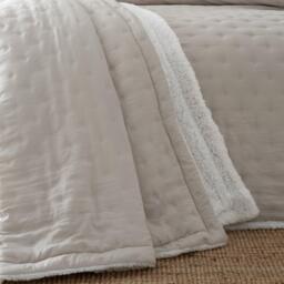 Catherine Lansfield Cosy Nori Soft Sherpa Bedspread - thumbnail 3