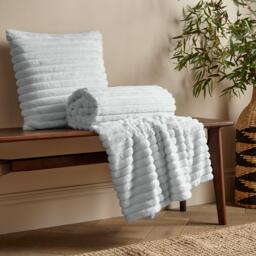 Catherine Lansfield Cosy Ribbed Faux Fur Soft Blanket Throw - thumbnail 3