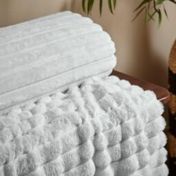 Catherine Lansfield Cosy Ribbed Faux Fur Soft Blanket Throw - thumbnail 2