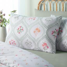 Catherine Lansfield Cameo Floral Duvet Cover Set - thumbnail 3