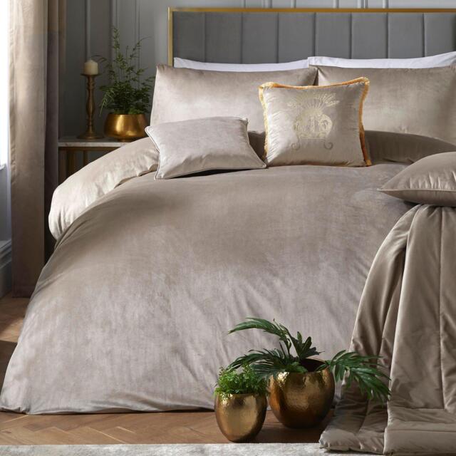 Laurence Llewelyn-Bowen Montrose Velvet Duvet Cover Set in Bottle Green