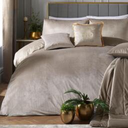 Laurence Llewelyn-Bowen Montrose Velvet Duvet Cover Set in Bottle Green - thumbnail 1