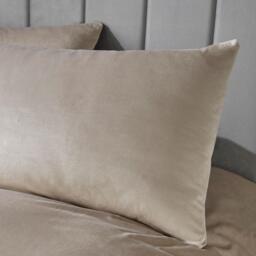 Laurence Llewelyn-Bowen Montrose Velvet Duvet Cover Set in Bottle Green - thumbnail 2