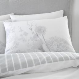 Catherine Lansfield Meadowsweet Floral Reversible Duvet Cover Set - thumbnail 2