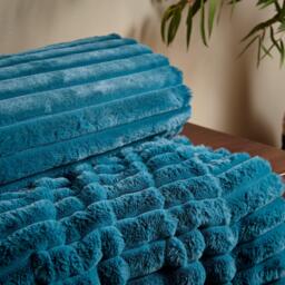 Catherine Lansfield Cosy Ribbed Faux Fur Soft Blanket Throw - thumbnail 2