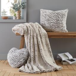 Catherine Lansfield Faux Fur Zip Closure Cushion - thumbnail 4