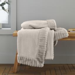 Catherine Lansfield Velvet And Faux Fur Soft Touch Blanket Throw - thumbnail 1