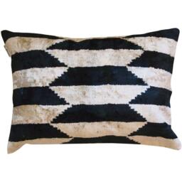 Les Ottomans LesOttomans Velvet Cushion - 40x50cm - thumbnail 1
