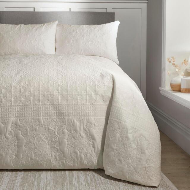 Serene Home Avery Pinsonic Damask Duvet Cover Set in White - image 1
