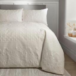 Serene Home Avery Pinsonic Damask Duvet Cover Set in White