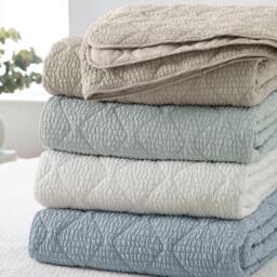 Catherine Lansfield Crinkle Seersucker Texture Bedspread - thumbnail 3