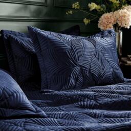 Paoletti Palmeria Quilted Velvet Duvet Set - thumbnail 3