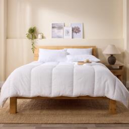 Snuggledown Scandinavian Classic Soft Touch 13.5 Tog Duvet - thumbnail 1