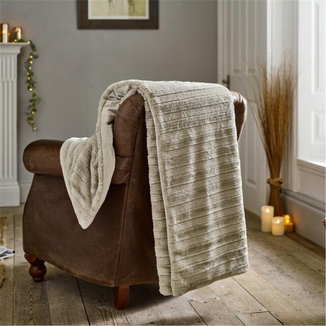 The Lyndon Company Chatsworth Throw - 130x170cm - image 1