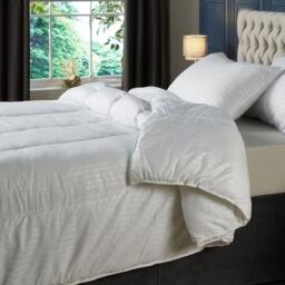 Downland Luxury Embossed Hotel Collection 10.5 Tog Duvet - thumbnail 3