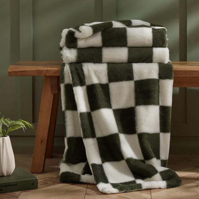 Catherine Lansfield Cosy Soft Checkerboard Fleece Blanket Throw - image 1