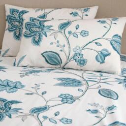 Dreams and Drapes Samira Heritage Floral Duvet Cover Set in Plum - thumbnail 4