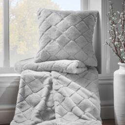 Catherine Lansfield Cosy Diamond Faux Fur Cuddle Cushion Back Rest - thumbnail 2
