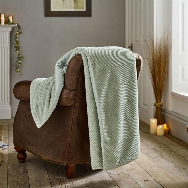 The Lyndon Company Burghley Throw - 130x170cm - image 1
