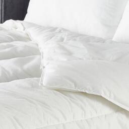 Downland Everyday Essential 13.5 tog Duvet - thumbnail 3
