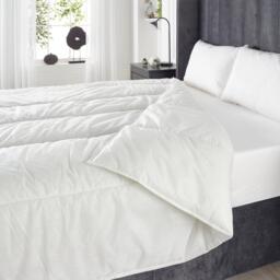 Downland Everyday Essential 13.5 tog Duvet - thumbnail 4