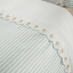 Catherine Lansfield Embroidered Daisy Soft Touch Duvet Cover Set - thumbnail 3