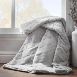 Catherine Lansfield Cosy Diamond Faux Fur Soft Blanket Throw