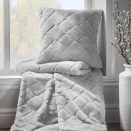 Catherine Lansfield Cosy Diamond Faux Fur Soft Blanket Throw - thumbnail 2