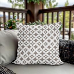 Streetwize Pair of Filled Outdoor Cushions - thumbnail 1