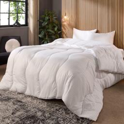 Snuggledown Luxurious Hotel 13.5 tog Duvet - thumbnail 2