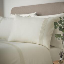 Catherine Lansfield Pintuck Easy Iron Percale Duvet Cover Set - thumbnail 2