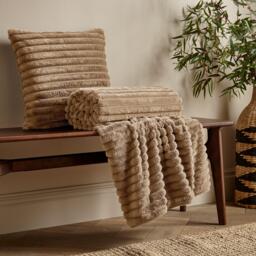 Catherine Lansfield Cosy Ribbed Faux Fur Soft Blanket Throw - thumbnail 3