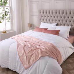 Downland 4.5 Tog Soft Touch Duvet - thumbnail 3